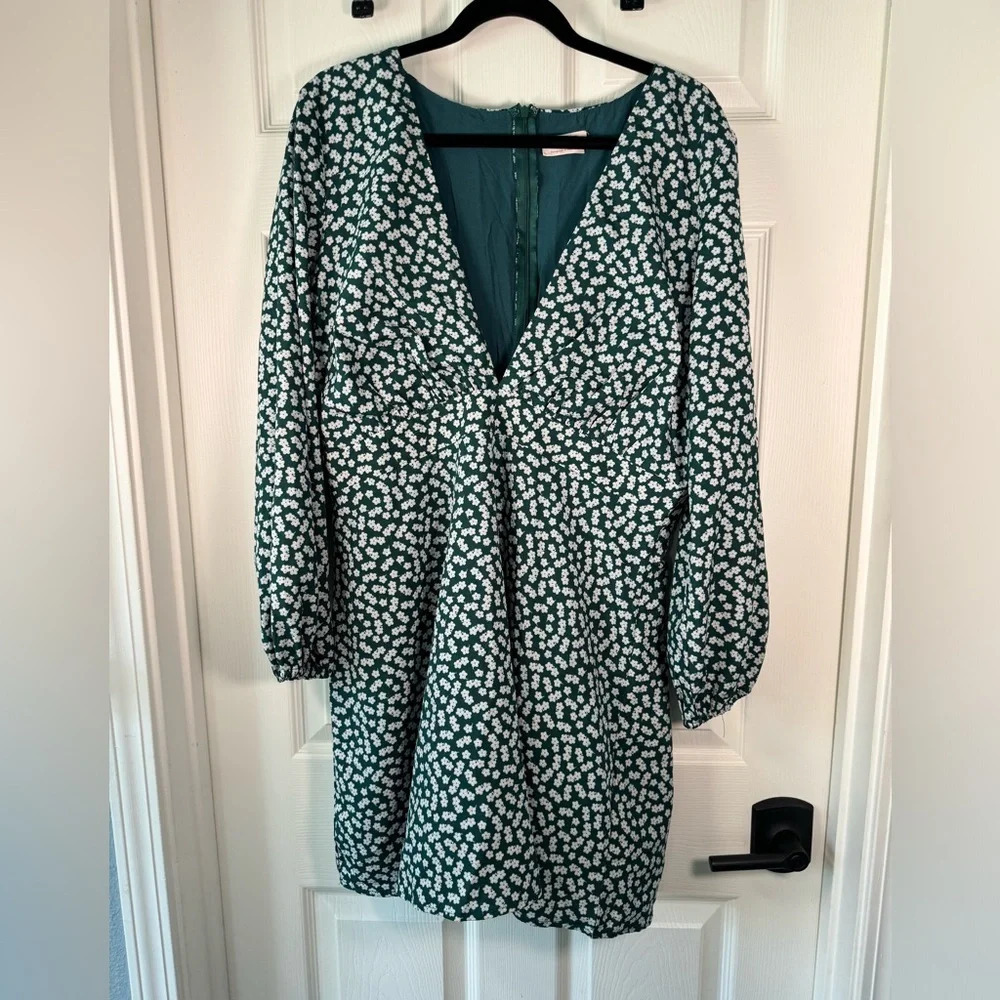 Showpo. Ditzy White Floral Flower Long Sleeve Mini Dress Green Size 12